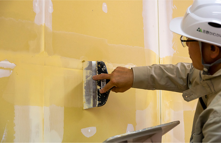 パテ処理、平滑仕上げのイメージ写真